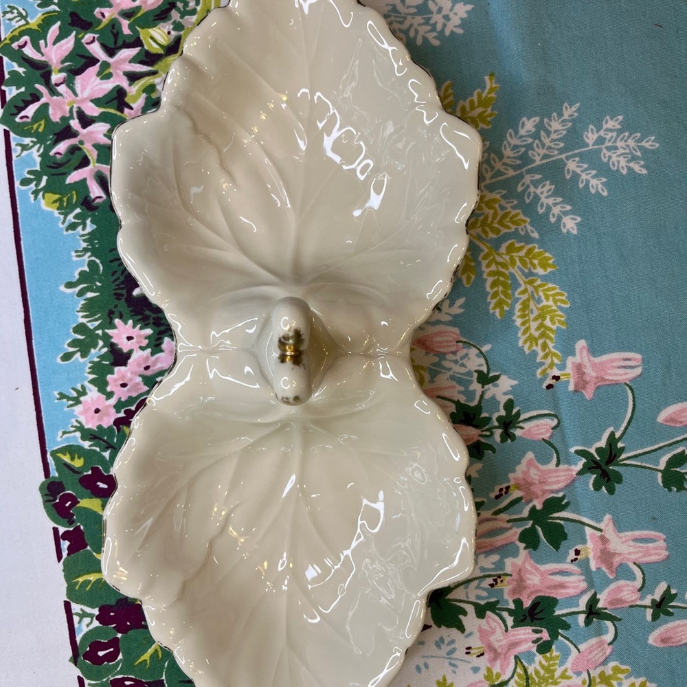 Vintage Toyo made in Japan Elegant White Leaf-Shaped Dish